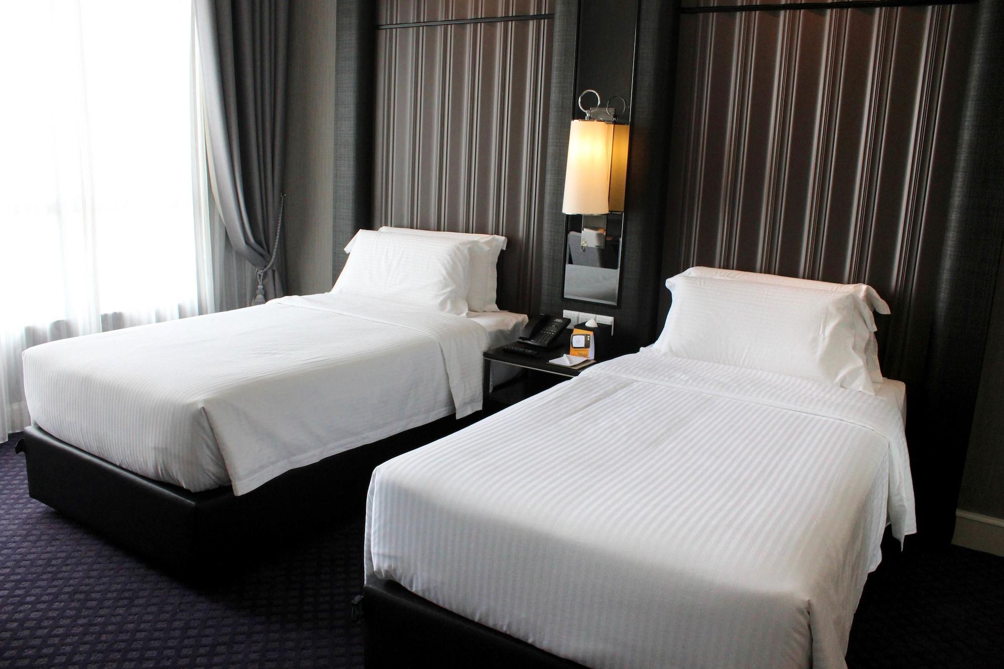Hatten Place Melaka Bagian luar foto A room at the hotel