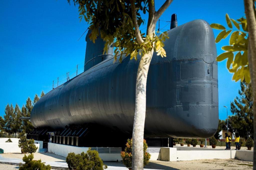Hatten Place Melaka Bagian luar foto The submarine museum