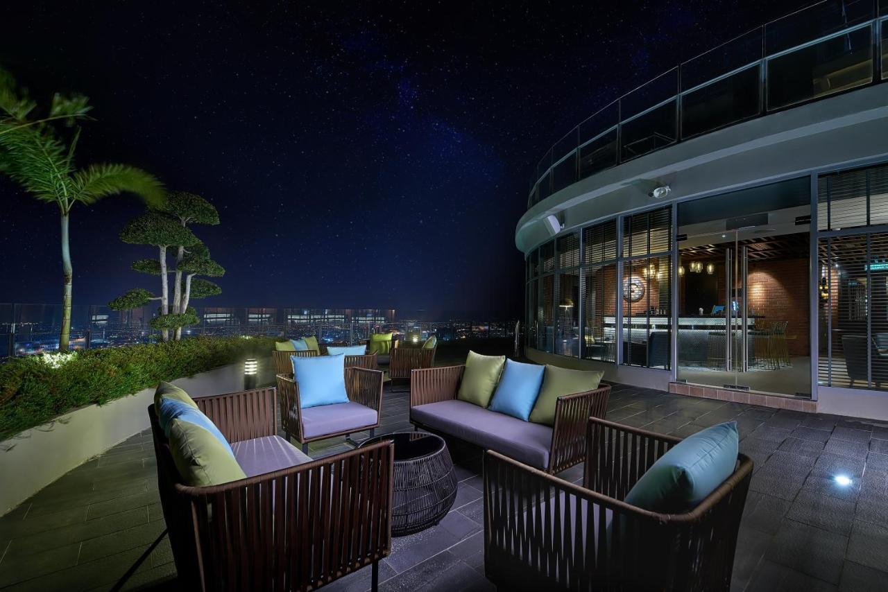 Hatten Place Melaka Bagian luar foto The Sky Bar